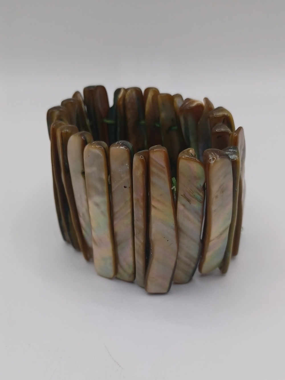 Iredescent Tan Shell Stretch Bracelet - Picture 4 of 6